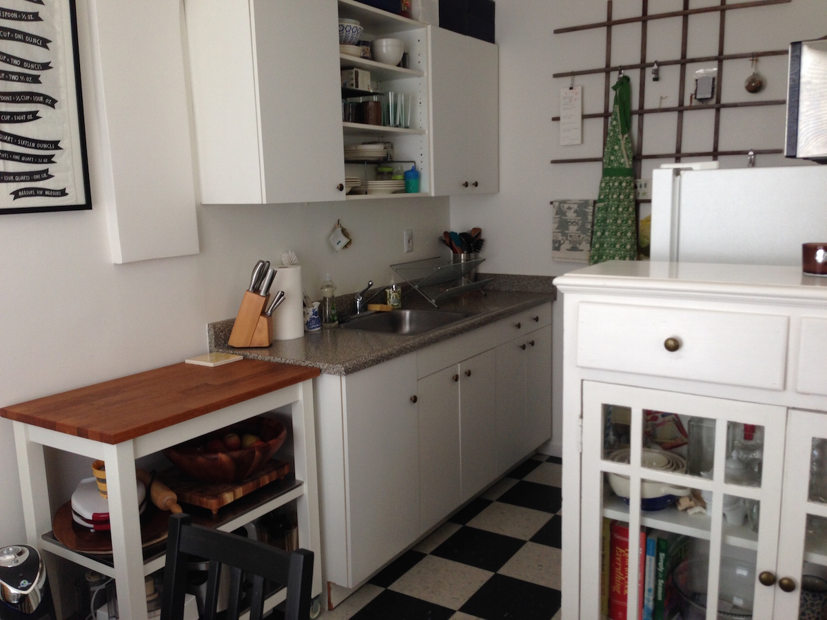 studio-apartment-kitchen